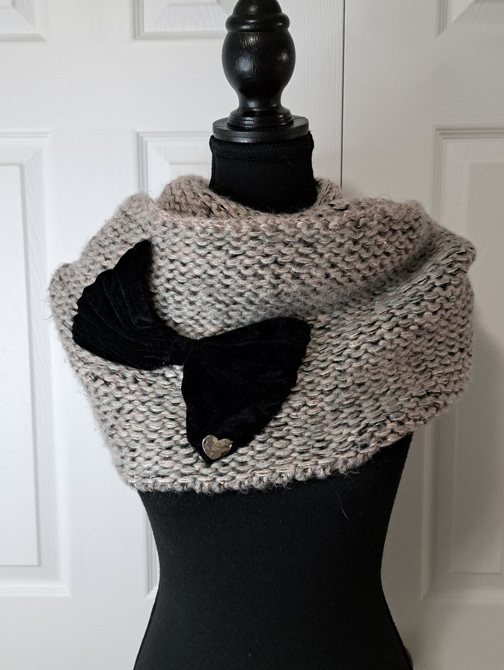 Betsey Johnson Grey Chunky Knit Infinity Scarf Velour Black Bow Heart Soft Cozy